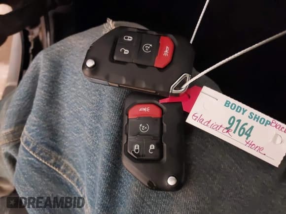 ✅ 2022 Jeep Gladiator Willys Sport • VIN: 1C6HJTAG2NL163338 • Lot: 41273645. Wystawiony na IAAI z przebiegiem 14 031 mil. Bezpłatny archiwum sprzedaży aukcyjnych z USA i szczegółowy raport historii pojazdu na DreamBid. Zdjęcie 11.