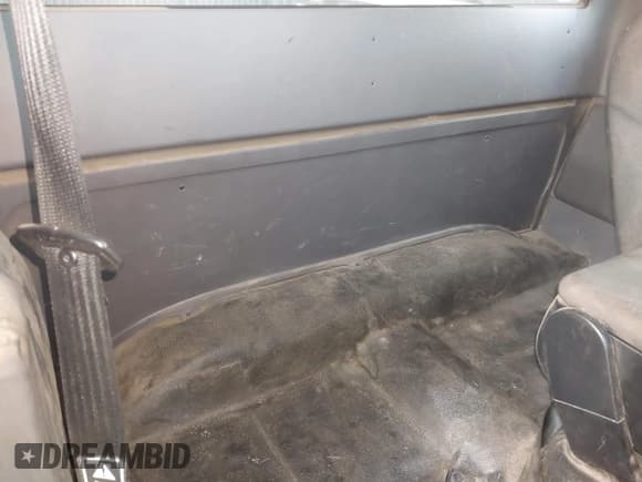 ✅ 2003 Ford Ranger XL • VIN: 1FTYR14V83PB01948 • Lot: 43290091. Wystawiony na IAAI z przebiegiem 235 398 mil. Bezpłatny archiwum sprzedaży aukcyjnych z USA i szczegółowy raport historii pojazdu na DreamBid. Zdjęcie 8.