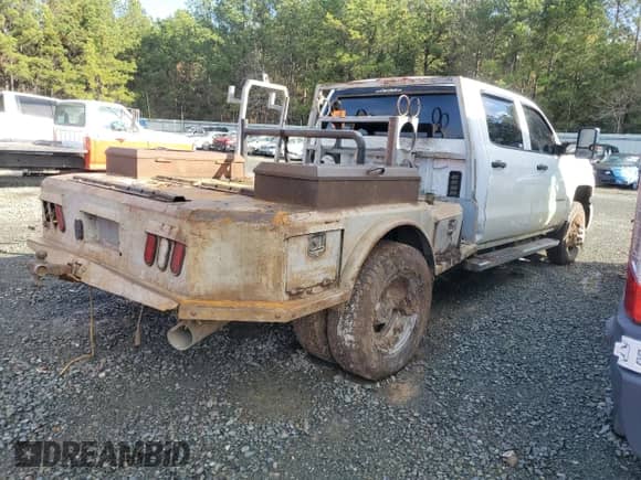 2019 Chevrolet Silverado 3500HD Work Truck с VIN 1GC4KVCY9KF196644, выставлен на аукционе Copart как лот 84682364 с пробегом Не указан миль и На запчасти • Non repairable. История ставок и продаж доступна на DreamBid. Изображение 3.