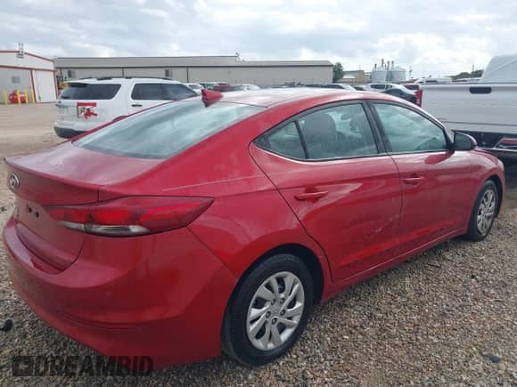 ✅ 2017 Hyundai Elantra SE • VIN: 5NPD74LF2HH206679 • Lot: 43359805. Wystawiony na IAAI z przebiegiem 138 420 mil mil. Skorzystaj z bezpłatnego archiwum sprzedaży aukcyjnych z USA i zobacz szczegółowy raport historii pojazdu na DreamBid. Zdjęcie 4.