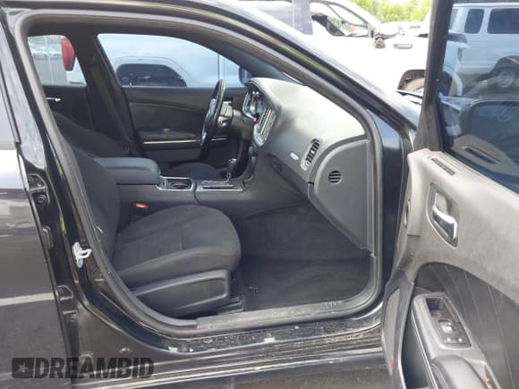 ✅ 2013 Dodge Charger Road/Track • VIN: 2C3CDXCT3DH648034 • Lot: 42369806. Wystawiony na IAAI z przebiegiem 318 706 mil. Bezpłatny archiwum sprzedaży aukcyjnych z USA i szczegółowy raport historii pojazdu na DreamBid. Zdjęcie 5.