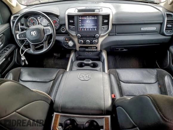 ✅ 2021 Ram 1500 Laramie • VIN: 1C6SRFJT7MN516172 • Lot: 93308705. Wystawiony na Copart z przebiegiem 77 061 mil. Bezpłatny archiwum sprzedaży aukcyjnych z USA i szczegółowy raport historii pojazdu na DreamBid. Zdjęcie 8.