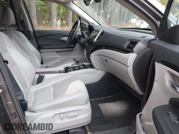 ✅ 2017 Honda Pilot Elite • VIN: 5FNYF6H02HB100235 • Lot: 43026575. Wystawiony na IAAI z przebiegiem 174 362 mil. Bezpłatny archiwum sprzedaży aukcyjnych z USA i szczegółowy raport historii pojazdu na DreamBid. Zdjęcie 5.