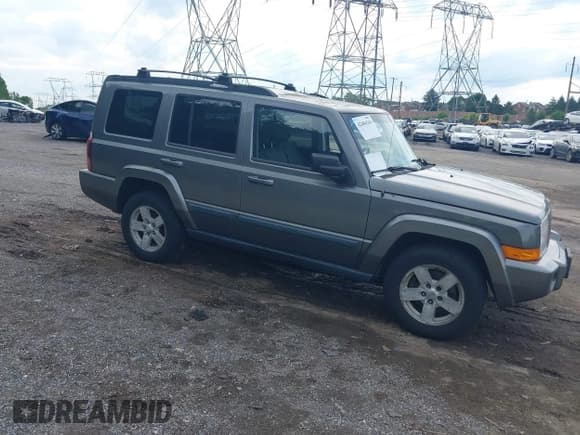 ✅ 2008 Jeep Commander Sport • VIN: 1J8HG48K58C132704 • Lot: 42404163. Listed on IAAI with 109,874 mi. Free auction sales archive from the USA and detailed vehicle history report at DreamBid. Image 1.