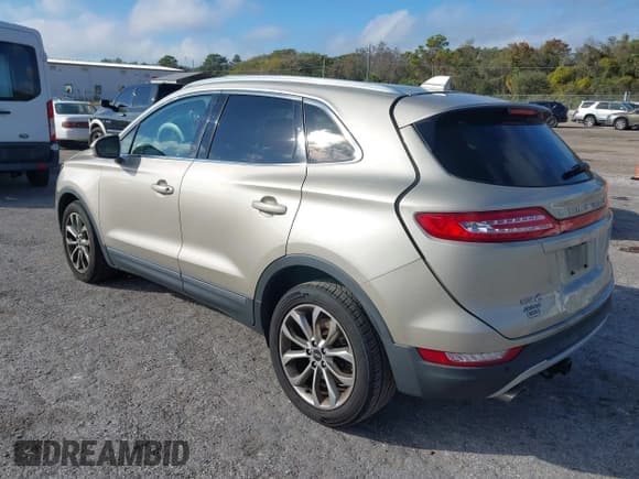 ✅ 2017 Lincoln MKC Select • VIN: 5LMCJ2C95HUL08407 • Лот: 43903326. Опубликован ранее на IAAI с пробегом 201 955 миль. Бесплатный доступ к архиву аукционных продаж из США и подробный отчёт об истории автомобиля на DreamBid. Изображение 3.