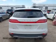 ✅ 2015 Lincoln MKC • VIN: 5LMCJ2A90FUJ18644 • Lot: 43330147. Wystawiony na IAAI z przebiegiem 122 170 mil. Bezpłatny archiwum sprzedaży aukcyjnych z USA i szczegółowy raport historii pojazdu na DreamBid. Zdjęcie 16.