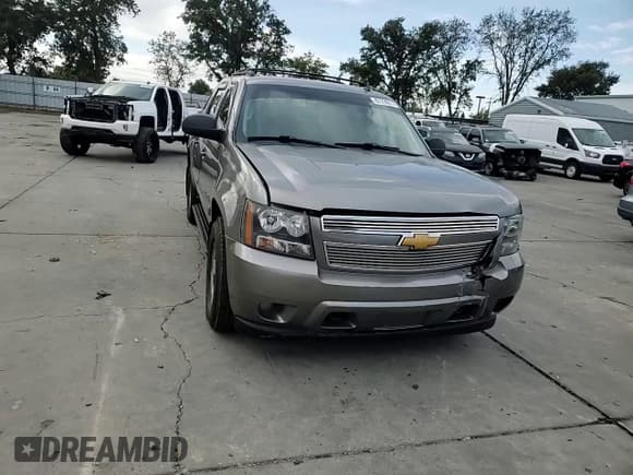 ✅ 2008 Chevrolet Avalanche 2LT • VIN: 3GNEC12J18G299666 • Lot: 87299215. Wystawiony na Copart z przebiegiem 125 189 mil. Bezpłatny archiwum sprzedaży aukcyjnych z USA i szczegółowy raport historii pojazdu na DreamBid. Zdjęcie 13.