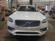 ✅ 2024 Volvo XC90 Ultimate Bright Theme • VIN: YV4062PF9R1234484 • Lot: 65421145. Wystawiony na Copart z przebiegiem 13 799 mil. Bezpłatny archiwum sprzedaży aukcyjnych z USA i szczegółowy raport historii pojazdu na DreamBid. Zdjęcie 5.