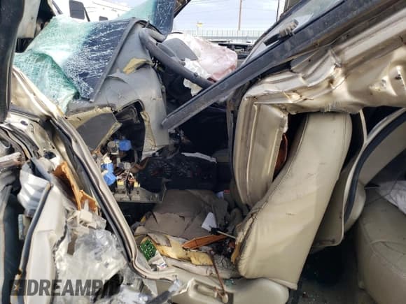 ✅ 1998 Infiniti QX4 • VIN: JNRAR05Y6WW031980 • Lot: 80556443. Wystawiony na Copart z przebiegiem Nie podano. Bezpłatny archiwum sprzedaży aukcyjnych z USA i szczegółowy raport historii pojazdu na DreamBid. Zdjęcie 7.