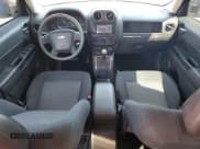 ✅ 2009 Jeep Patriot Sport • VIN: 1J4FT28A39D195621 • Lot: 57667625. Wystawiony na Copart z przebiegiem 87 526 mil. Bezpłatny archiwum sprzedaży aukcyjnych z USA i szczegółowy raport historii pojazdu na DreamBid. Zdjęcie 8.