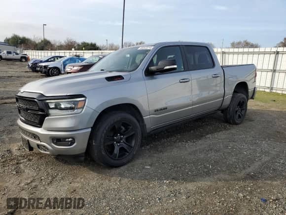 2021 Ram 1500 Big Horn z VIN 1C6SRFFM7MN547035, wystawiony jako Copart lot #85543214 z przebiegiem 81 917 mil mil oraz Szkoda całkowita • Salvage title. Historia ofert i sprzedaży dostępna na DreamBid. Obrazek 1.