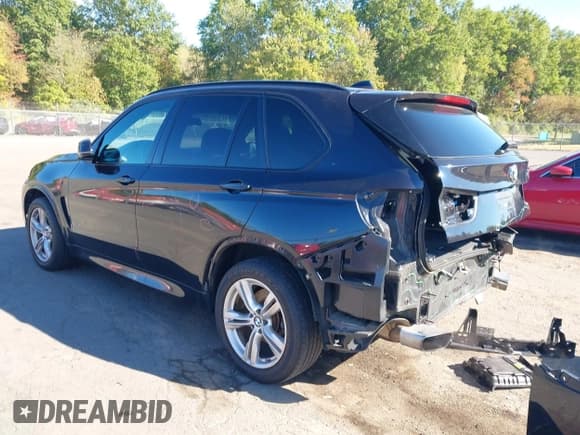 ✅ 2018 BMW X5 xDrive50i • VIN: 5UXKR6C54J0U14245 • Lot: 43266533. Wystawiony na IAAI z przebiegiem 61 341 mil. Bezpłatny archiwum sprzedaży aukcyjnych z USA i szczegółowy raport historii pojazdu na DreamBid. Zdjęcie 3.