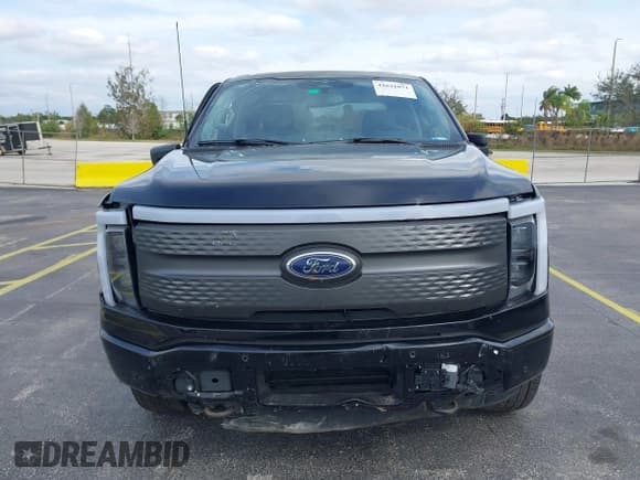 ✅ 2023 Ford F-150 Lightning Pro • VIN: 1FTVW1ELXPWG15885 • Лот: 41631871. Опубликован ранее на IAAI с пробегом 88 151 миль. Бесплатный доступ к архиву аукционных продаж из США и подробный отчёт об истории автомобиля на DreamBid. Изображение 11.