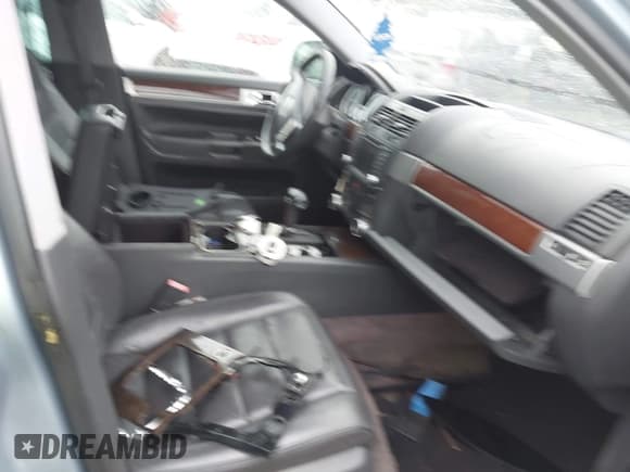 ✅ 2004 Volkswagen Touareg • VIN: WVGEM77L04D054606 • Lot: 42675198. Wystawiony na IAAI z przebiegiem Nie podano. Bezpłatny archiwum sprzedaży aukcyjnych z USA i szczegółowy raport historii pojazdu na DreamBid. Zdjęcie 5.