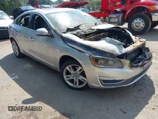 ✅ 2015 Volvo S60 T5 Premier • VIN: YV1612TK6F2332564 • Lot: 42739872. Wystawiony na IAAI z przebiegiem Nie podano. Bezpłatny archiwum sprzedaży aukcyjnych z USA i szczegółowy raport historii pojazdu na DreamBid. Zdjęcie 1.