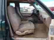 1993 Ford Explorer Eddie Bauer z VIN 1FMCU22X2PUC72281, wystawiony jako IAAI lot #42805713 z przebiegiem 206 696 mil mil oraz . Historia ofert i sprzedaży dostępna na DreamBid. Obrazek 5.