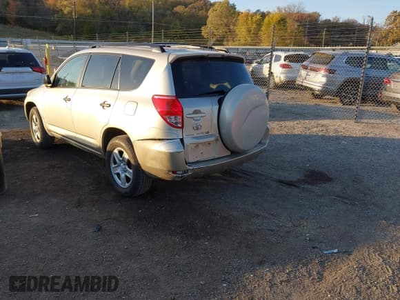 ✅ 2006 Toyota RAV4 • VIN: JTMZD33V866008776 • Lot: 43614224. Wystawiony na IAAI z przebiegiem 177 724 mil. Bezpłatny archiwum sprzedaży aukcyjnych z USA i szczegółowy raport historii pojazdu na DreamBid. Zdjęcie 3.