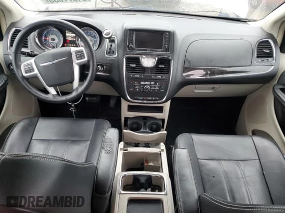 ✅ 2016 Chrysler Town & Country Touring • VIN: 2C4RC1BG5GR303127 • Лот: 81577635. Опубликован ранее на Copart с пробегом 113 863 миль. Бесплатный доступ к архиву аукционных продаж из США и подробный отчёт об истории автомобиля на DreamBid. Изображение 8.