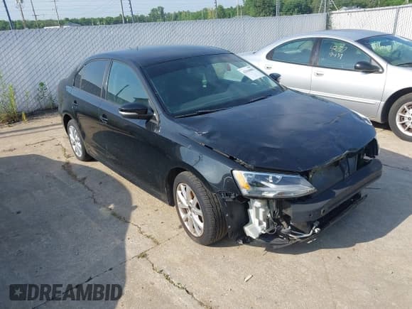 ✅ 2012 Volkswagen Jetta SE • VIN: 3VWDX7AJ4CM061850 • Лот: 42564886. Опубликован ранее на IAAI с пробегом 234 129 миль. Бесплатный доступ к архиву аукционных продаж из США и подробный отчёт об истории автомобиля на DreamBid. Изображение 1.