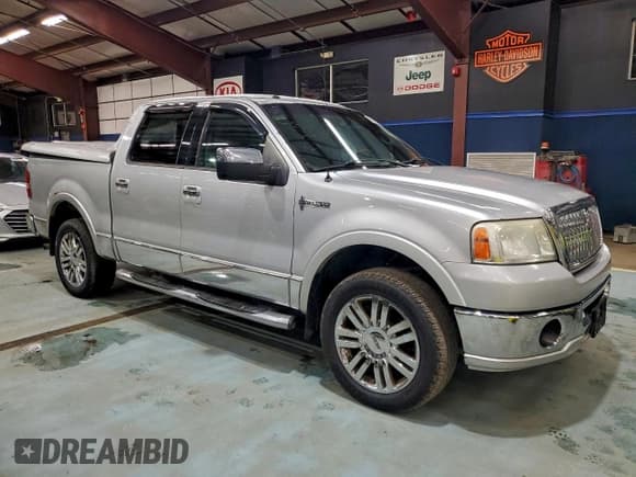 ✅ 2007 Lincoln Mark LT • VIN: 5LTPW18507FJ12241 • Лот: 95513895. Опубликован ранее на Copart с пробегом 238 358 миль. Бесплатный доступ к архиву аукционных продаж из США и подробный отчёт об истории автомобиля на DreamBid. Изображение 4.