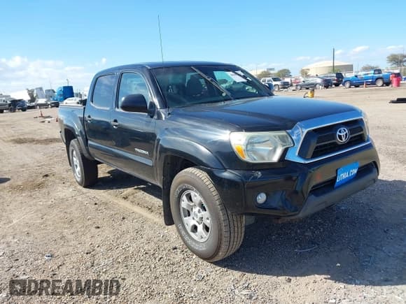 ✅ 2015 Toyota Tacoma • VIN: 3TMLU4EN2FM169326 • Lot: 40689500. Listed on IAAI with 77,003 mi. Free auction sales archive from the USA and detailed vehicle history report at DreamBid. Image 1.