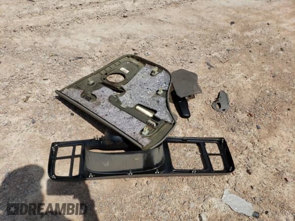 ✅ 2000 GMC Yukon SLE • VIN: 1GKEK13V1YJ104097 • Lot: 66487945. Wystawiony na Copart z przebiegiem 273 369 mil. Bezpłatny archiwum sprzedaży aukcyjnych z USA i szczegółowy raport historii pojazdu na DreamBid. Zdjęcie 13.