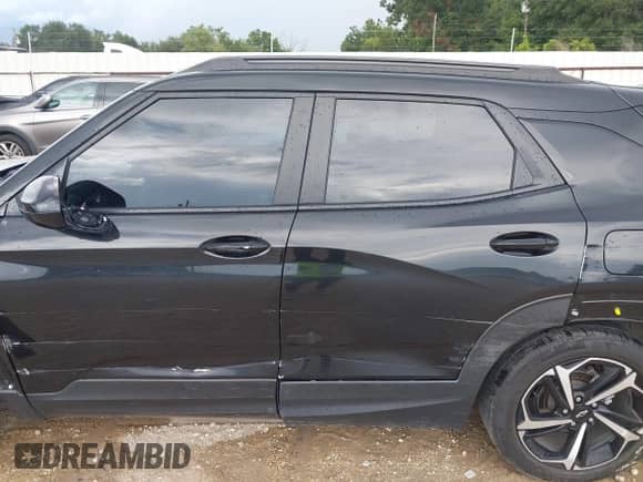 2023 Chevrolet TrailBlazer RS z VIN KL79MTSL4PB125521, wystawiony jako IAAI lot #42979358 z przebiegiem 80 834 mil mil oraz . Historia ofert i sprzedaży dostępna na DreamBid. Obrazek 14.