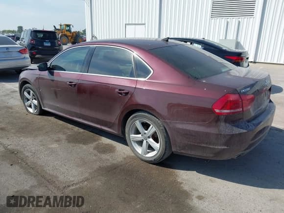✅ 2013 Volkswagen Passat SE • VIN: 1VWBN7A38DC089667 • Lot: 43227828. Wystawiony na IAAI z przebiegiem 170 101 mil. Bezpłatny archiwum sprzedaży aukcyjnych z USA i szczegółowy raport historii pojazdu na DreamBid. Zdjęcie 3.