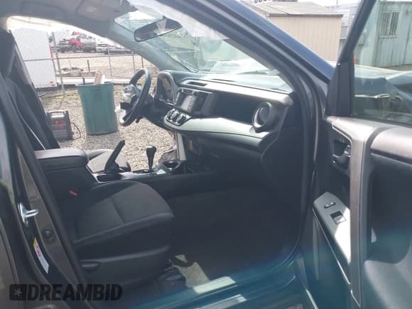 ✅ 2016 Toyota RAV4 LE • VIN: JTMBFREV1GJ091168 • Lot: 42234582. Wystawiony na IAAI z przebiegiem 43 301 mil. Bezpłatny archiwum sprzedaży aukcyjnych z USA i szczegółowy raport historii pojazdu na DreamBid. Zdjęcie 5.