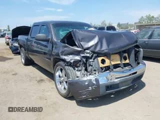 2010 Chevrolet Silverado 1500 LT z VIN 3GCRCSEA5AG129117, wystawiony jako IAAI lot #42391690 z przebiegiem 199 087 mil mil oraz . Historia ofert i sprzedaży dostępna na DreamBid. Obrazek 1.