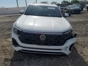 ✅ 2024 Volkswagen Atlas SEL R-Line • VIN: 1V2AE2CA5RC219536 • Lot: 58911605. Wystawiony na Copart z przebiegiem 19 454 mil. Bezpłatny archiwum sprzedaży aukcyjnych z USA i szczegółowy raport historii pojazdu na DreamBid. Zdjęcie 5.