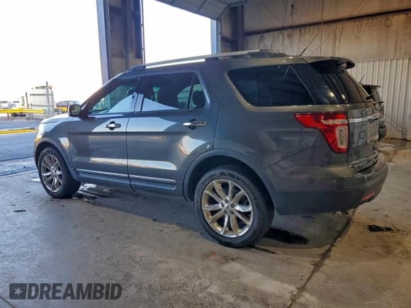 ✅ 2015 Ford Explorer XLT • VIN: 1FM5K8D88FGC38110 • Lot: 93634535. Listed on Copart with 130,014 mi. Free auction sales archive from the USA and detailed vehicle history report at DreamBid. Image 2.