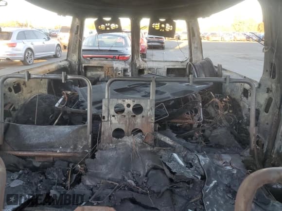 ✅ 1999 Chevrolet Suburban • VIN: 3GNEC16R5XG109155 • Lot: 79766644. Wystawiony na Copart z przebiegiem Nie podano. Bezpłatny archiwum sprzedaży aukcyjnych z USA i szczegółowy raport historii pojazdu na DreamBid. Zdjęcie 10.