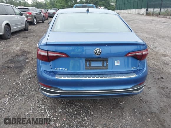 ✅ 2024 Volkswagen Jetta SEL • VIN: 3VWGM7BU7RM005389 • Lot: 42508887. Listed on IAAI with 7,581 mi. Free auction sales archive from the USA and detailed vehicle history report at DreamBid. Image 16.