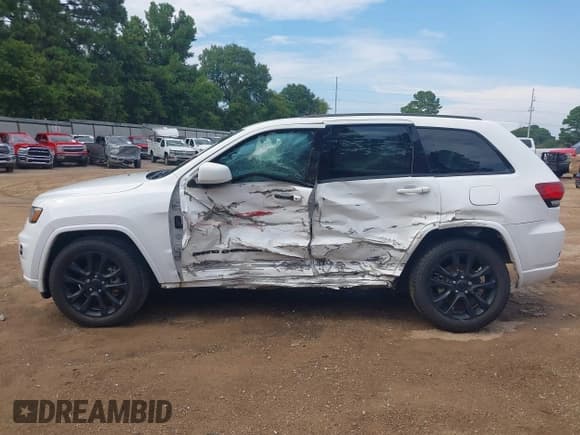 ✅ 2019 Jeep Grand Cherokee Laredo E • VIN: 1C4RJEAG3KC673458 • Лот: 43041007. Опубликован ранее на IAAI с пробегом 144 061 миль. Бесплатный доступ к архиву аукционных продаж из США и подробный отчёт об истории автомобиля на DreamBid. Изображение 6.