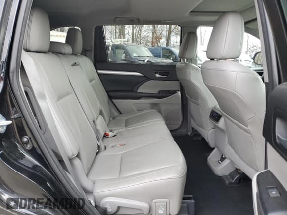 ✅ 2016 Toyota Highlander XLE • VIN: 5TDJKRFH3GS300963 • Lot: 92726075. Wystawiony na Copart z przebiegiem 147 586 mil. Bezpłatny archiwum sprzedaży aukcyjnych z USA i szczegółowy raport historii pojazdu na DreamBid. Zdjęcie 11.