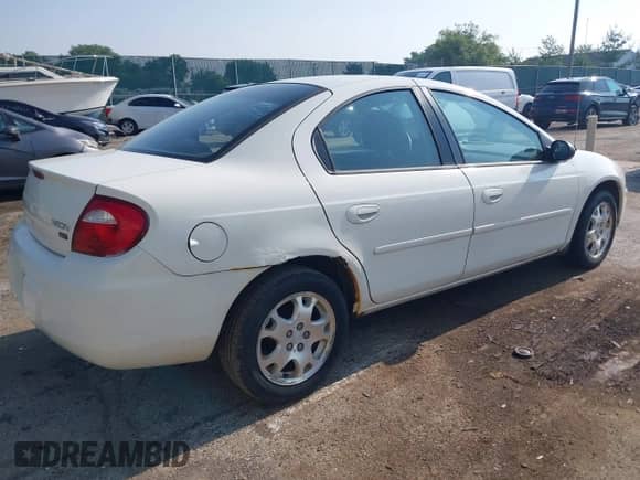 2004 Dodge Neon SXT z VIN 1B3ES56C44D574762, wystawiony jako IAAI lot #42724046 z przebiegiem Nie podano mil oraz . Historia ofert i sprzedaży dostępna na DreamBid. Obrazek 4.
