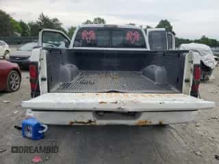 1998 Dodge 1500 z VIN 3B7HC13Y0WG230899, wystawiony jako Copart lot #56101064 z przebiegiem 227 690 mil mil oraz Czysty tytuł • Clean title. Historia ofert i sprzedaży dostępna na DreamBid. Obrazek 6.