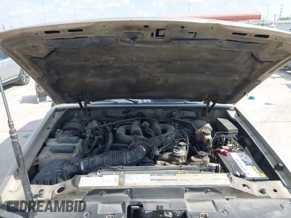 ✅ 2000 Ford Explorer Sport • VIN: 1FMYU60E4YUB05579 • Lot: 43366222. Wystawiony na IAAI z przebiegiem 208 717 mil. Bezpłatny archiwum sprzedaży aukcyjnych z USA i szczegółowy raport historii pojazdu na DreamBid. Zdjęcie 10.