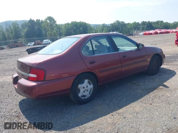 ✅ 2001 Nissan Altima GLE • VIN: 1N4DL01A21C124146 • Lot: 43014267. Listed on IAAI with 104,264 mi. Free auction sales archive from the USA and detailed vehicle history report at DreamBid. Image 4.