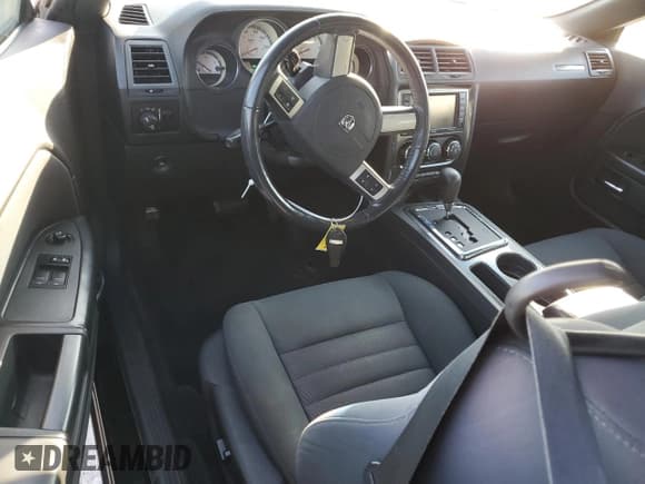 ✅ 2010 Dodge Challenger SE • VIN: 2B3CJ4DV0AH220390 • Lot: 90132895. Listed on Copart with 193,882 mi. Free auction sales archive from the USA and detailed vehicle history report at DreamBid. Image 8.