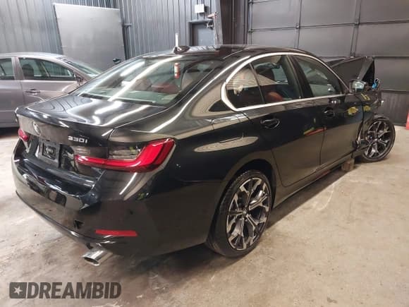 ✅ 2025 BMW 3 Series 330i xDrive • VIN: 3MW89CW08S8F24309 • Lot: 42125993. Wystawiony na IAAI z przebiegiem 457 mil. Bezpłatny archiwum sprzedaży aukcyjnych z USA i szczegółowy raport historii pojazdu na DreamBid. Zdjęcie 4.