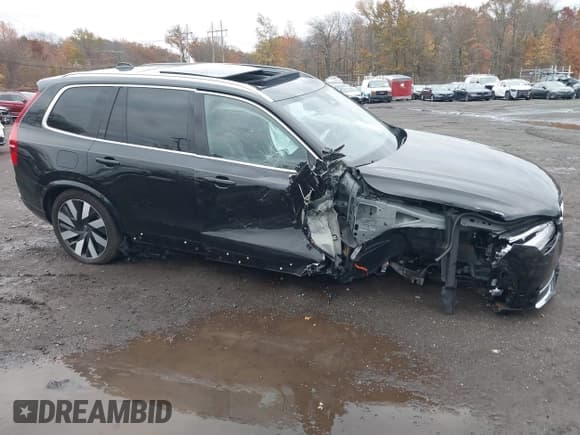 ✅ 2025 Volvo XC90 • VIN: YV4H60JF7S1303761 • Lot: 43584021. Wystawiony na IAAI z przebiegiem 9 510 mil. Bezpłatny archiwum sprzedaży aukcyjnych z USA i szczegółowy raport historii pojazdu na DreamBid. Zdjęcie 6.