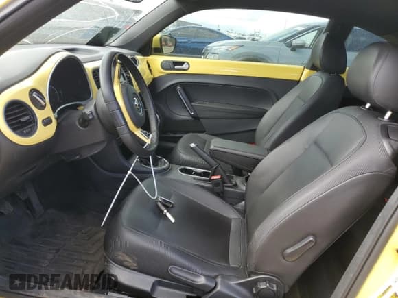 ✅ 2014 Volkswagen Beetle 2.5L • VIN: 3VWHX7AT6EM632938 • Lot: 58599124. Listed on Copart with 89,546 mi. Free auction sales archive from the USA and detailed vehicle history report at DreamBid. Image 7.