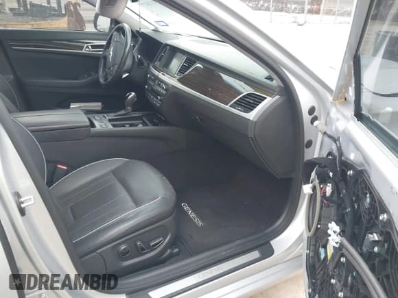 ✅ 2015 Hyundai Genesis 3.8L • VIN: KMHGN4JE7FU035990 • Lot: 41118477. Wystawiony na IAAI z przebiegiem 35 383 mil. Bezpłatny archiwum sprzedaży aukcyjnych z USA i szczegółowy raport historii pojazdu na DreamBid. Zdjęcie 5.