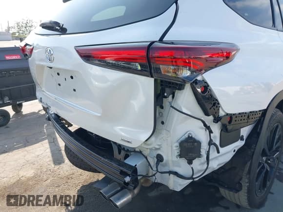 ✅ 2024 Toyota Highlander XLE • VIN: 5TDKDRAH9RS542102 • Лот: 43551204. Опубликован ранее на IAAI с пробегом 17 732 миль. Бесплатный доступ к архиву аукционных продаж из США и подробный отчёт об истории автомобиля на DreamBid. Изображение 6.