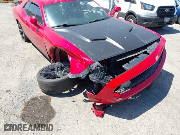 ✅ 2018 Dodge Challenger SXT • VIN: 2C3CDZAG4JH263143 • Lot: 42765510. Wystawiony na IAAI z przebiegiem 55 846 mil. Bezpłatny archiwum sprzedaży aukcyjnych z USA i szczegółowy raport historii pojazdu na DreamBid. Zdjęcie 6.