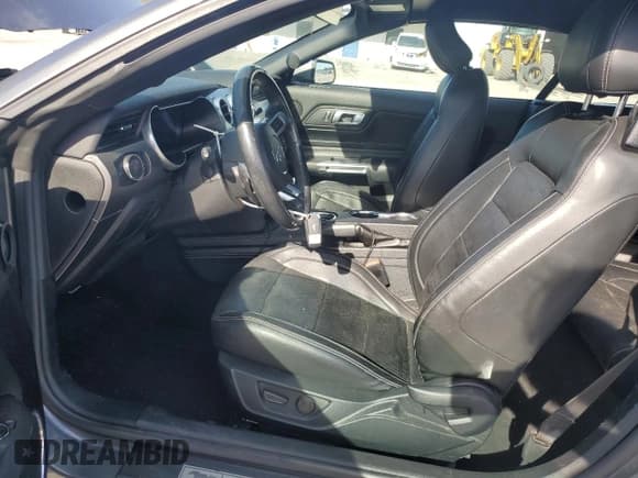 ✅ 2022 Ford Mustang EcoBoost • VIN: 1FATP8UH3N5120835 • Lot: 82656565. Wystawiony na Copart z przebiegiem 59 715 mil. Bezpłatny archiwum sprzedaży aukcyjnych z USA i szczegółowy raport historii pojazdu na DreamBid. Zdjęcie 7.