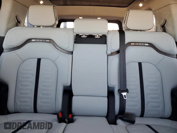 ✅ 2023 Rivian R1S Launch Edition • VIN: 7PDSGABL9PN007276 • Lot: 81242284. Wystawiony na Copart z przebiegiem 15 463 mil. Bezpłatny archiwum sprzedaży aukcyjnych z USA i szczegółowy raport historii pojazdu na DreamBid. Zdjęcie 10.