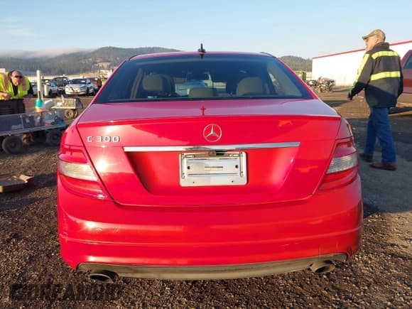 ✅ 2011 Mercedes-Benz C 300 Sport • VIN: WDDGF5EB2BR175259 • Lot: 43668537. Listed on IAAI with 182,272 mi. Free auction sales archive from the USA and detailed vehicle history report at DreamBid. Image 17.